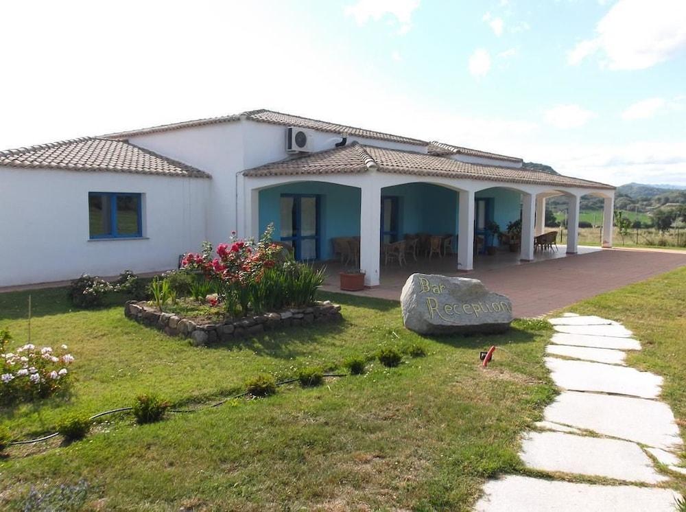Hotel Baia Cea Bari Sardo Bagian luar foto