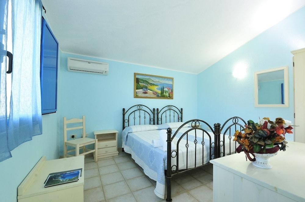Hotel Baia Cea Bari Sardo Bagian luar foto