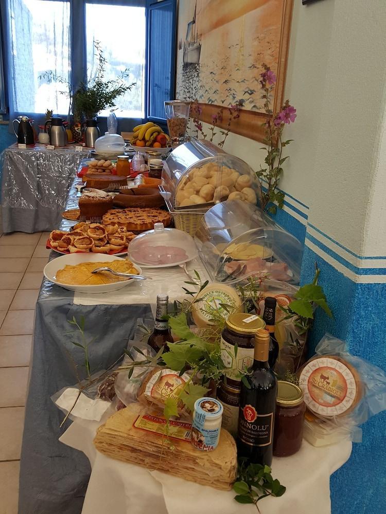 Hotel Baia Cea Bari Sardo Bagian luar foto