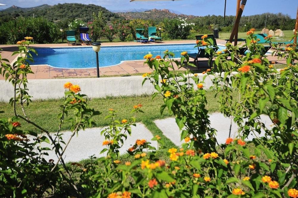 Hotel Baia Cea Bari Sardo Bagian luar foto
