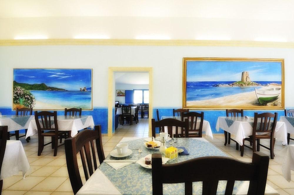 Hotel Baia Cea Bari Sardo Bagian luar foto