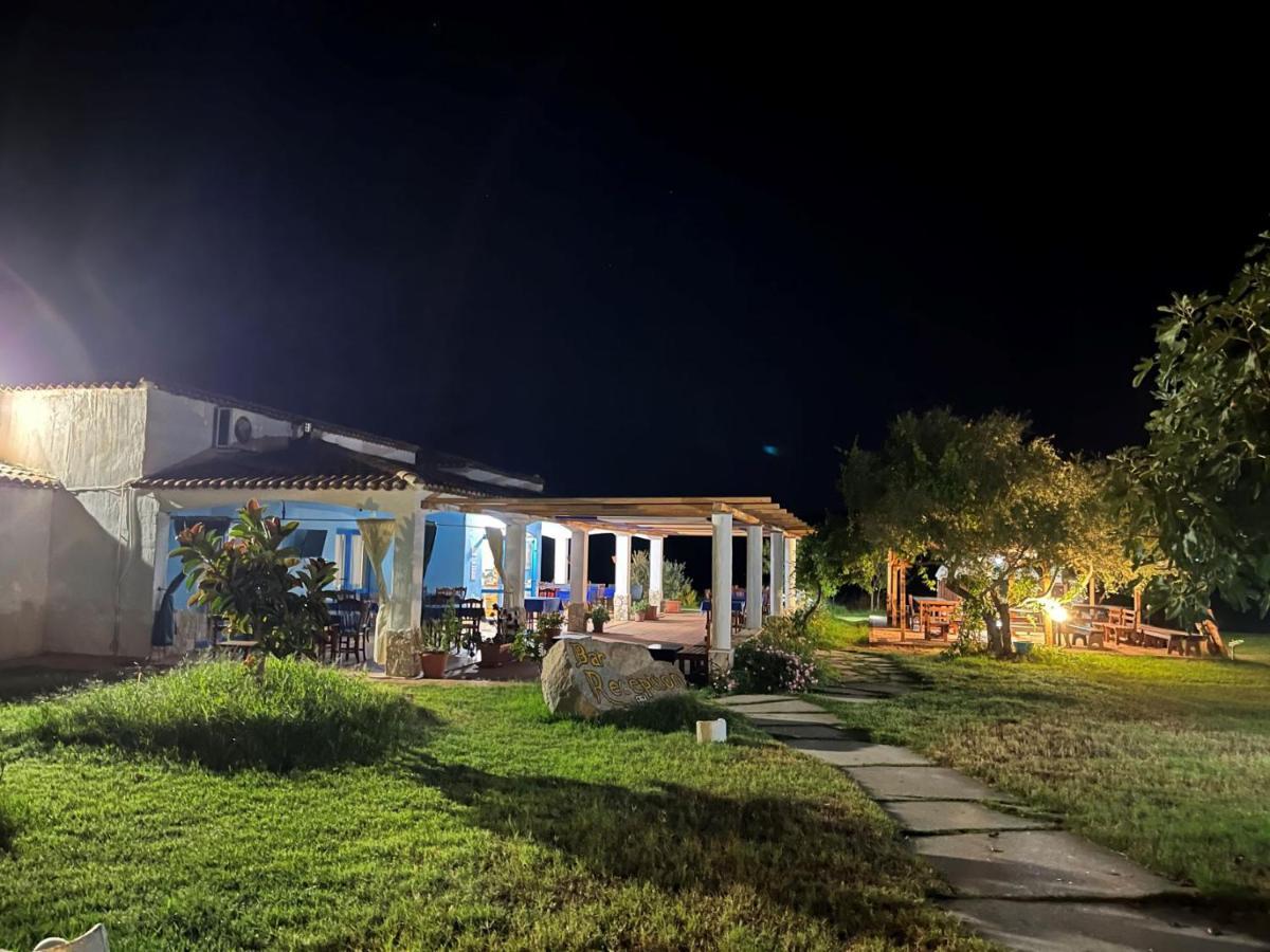 Hotel Baia Cea Bari Sardo Bagian luar foto