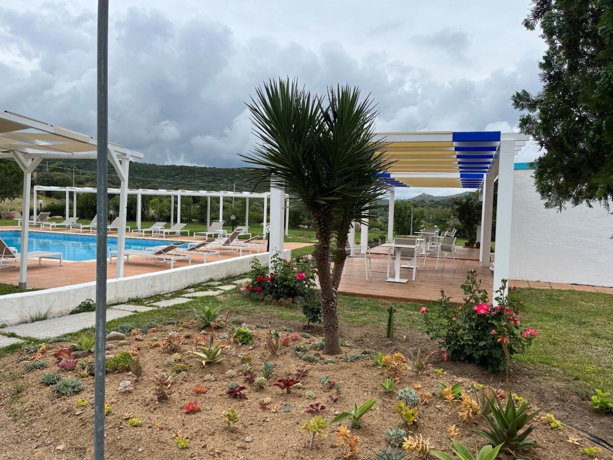 Hotel Baia Cea Bari Sardo Bagian luar foto