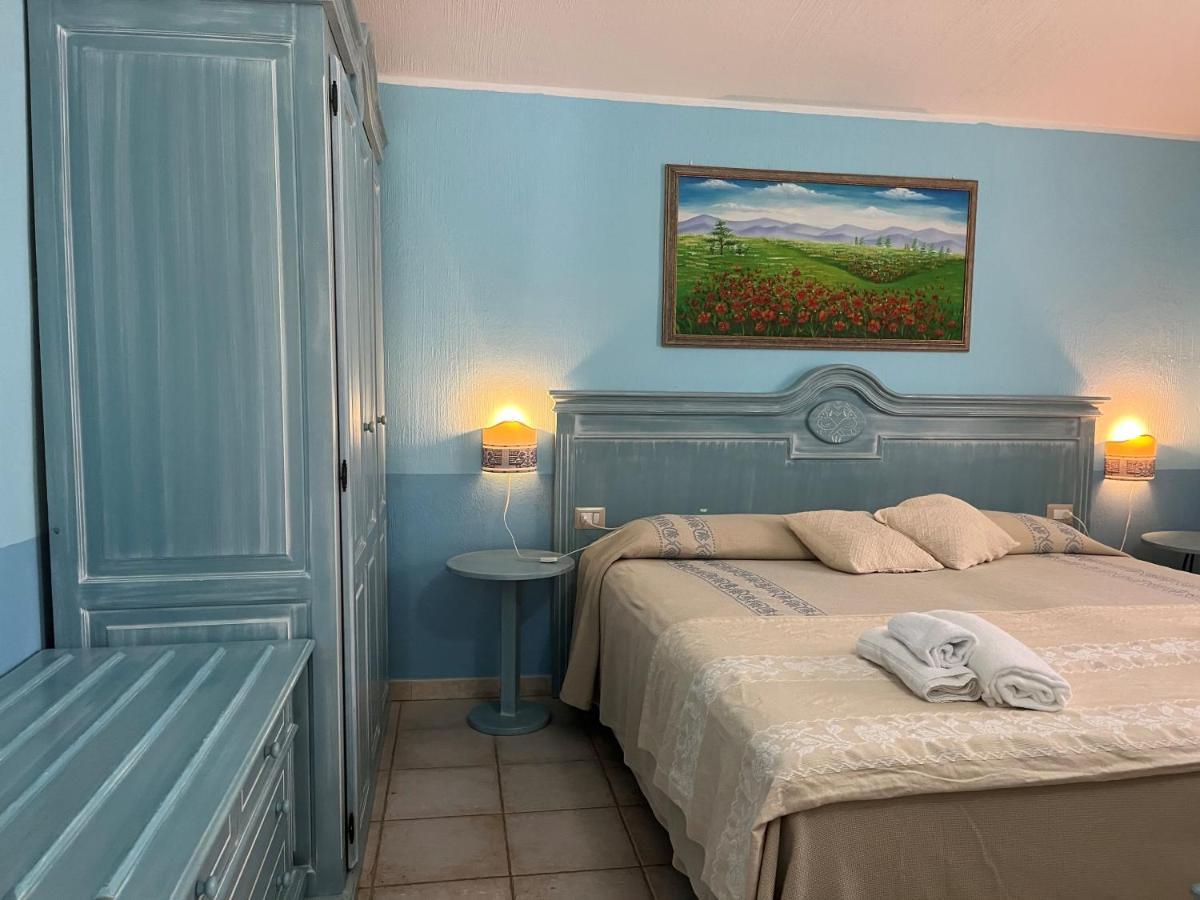 Hotel Baia Cea Bari Sardo Bagian luar foto