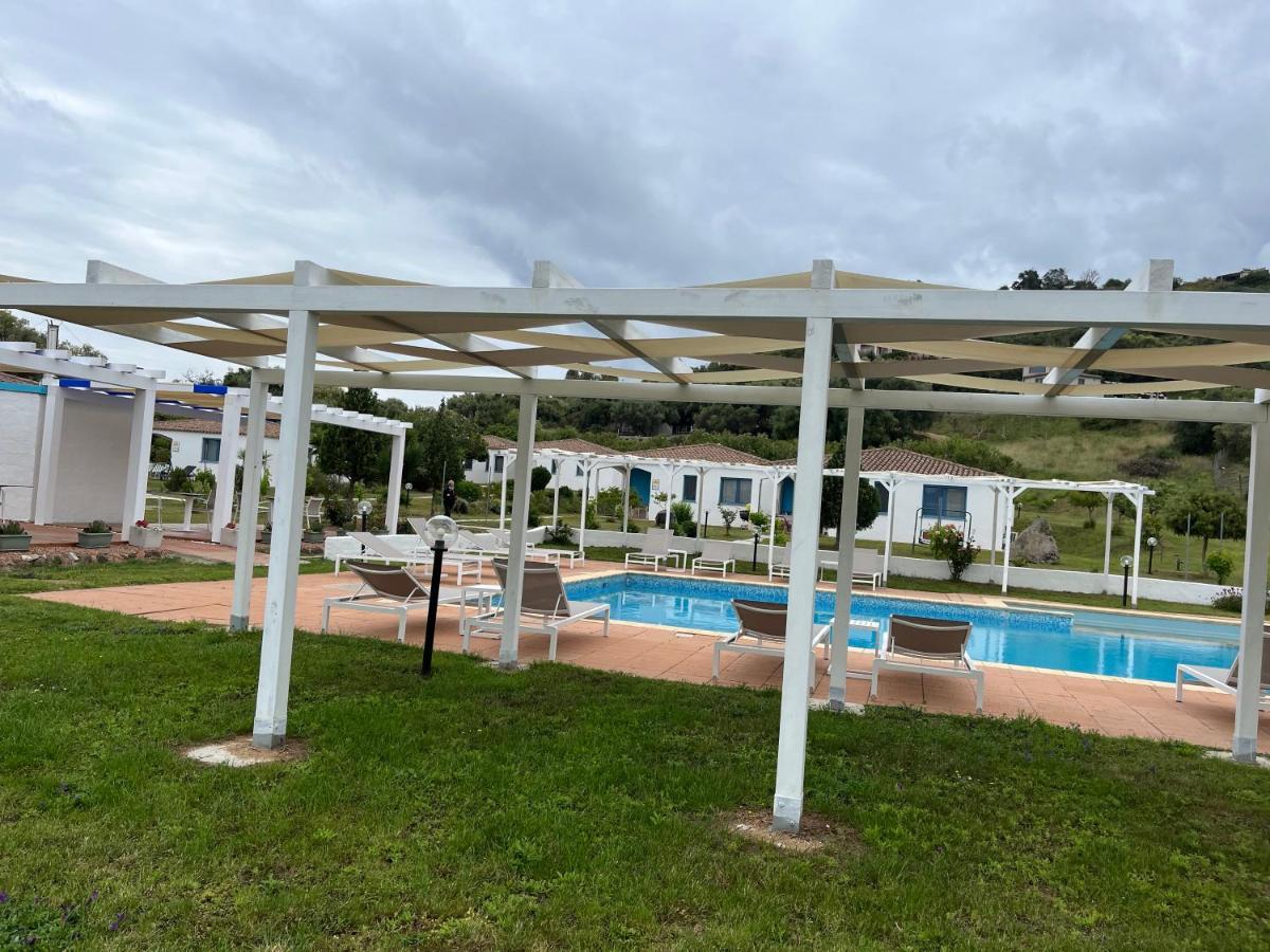 Hotel Baia Cea Bari Sardo Bagian luar foto