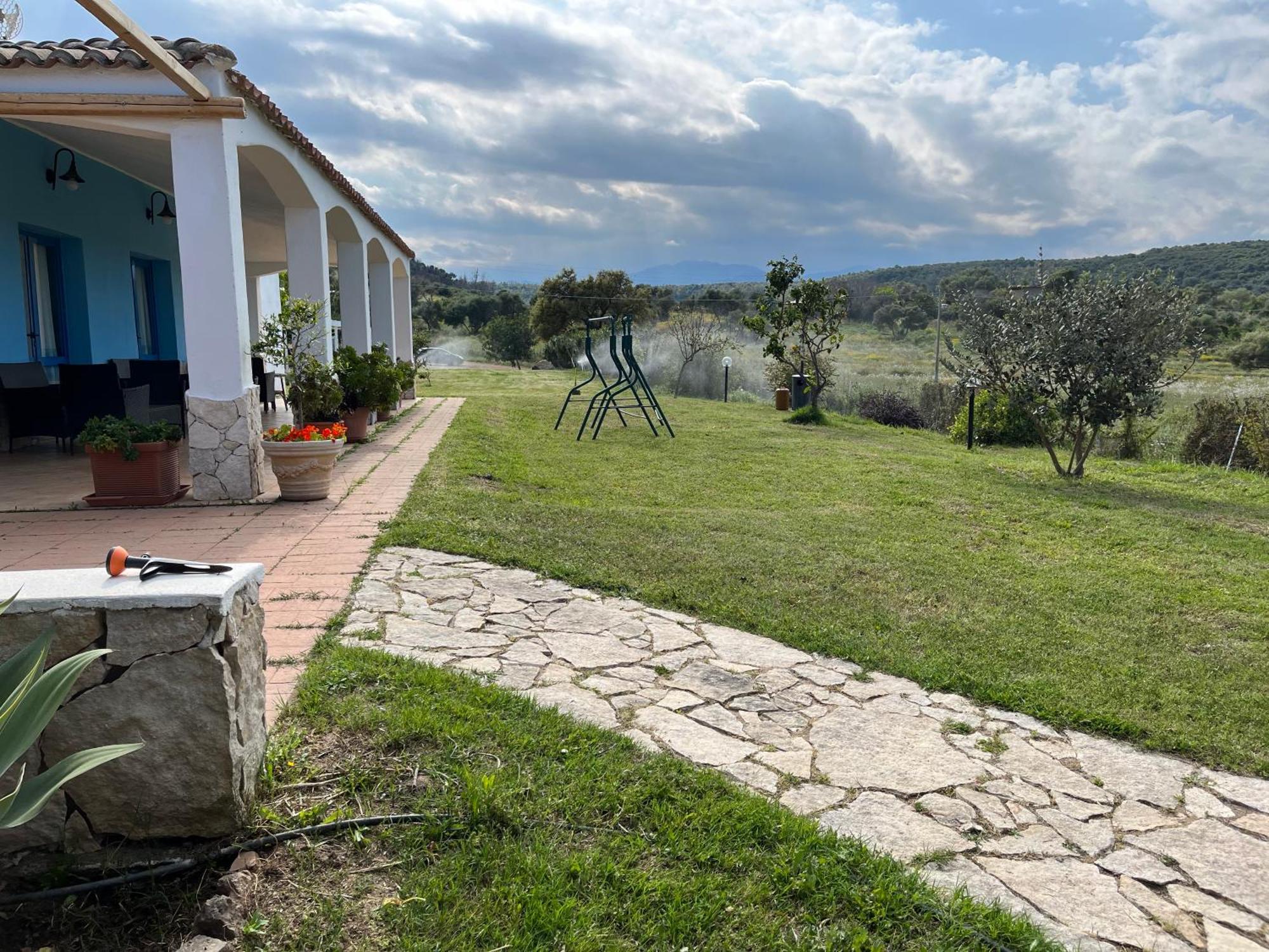 Hotel Baia Cea Bari Sardo Bagian luar foto