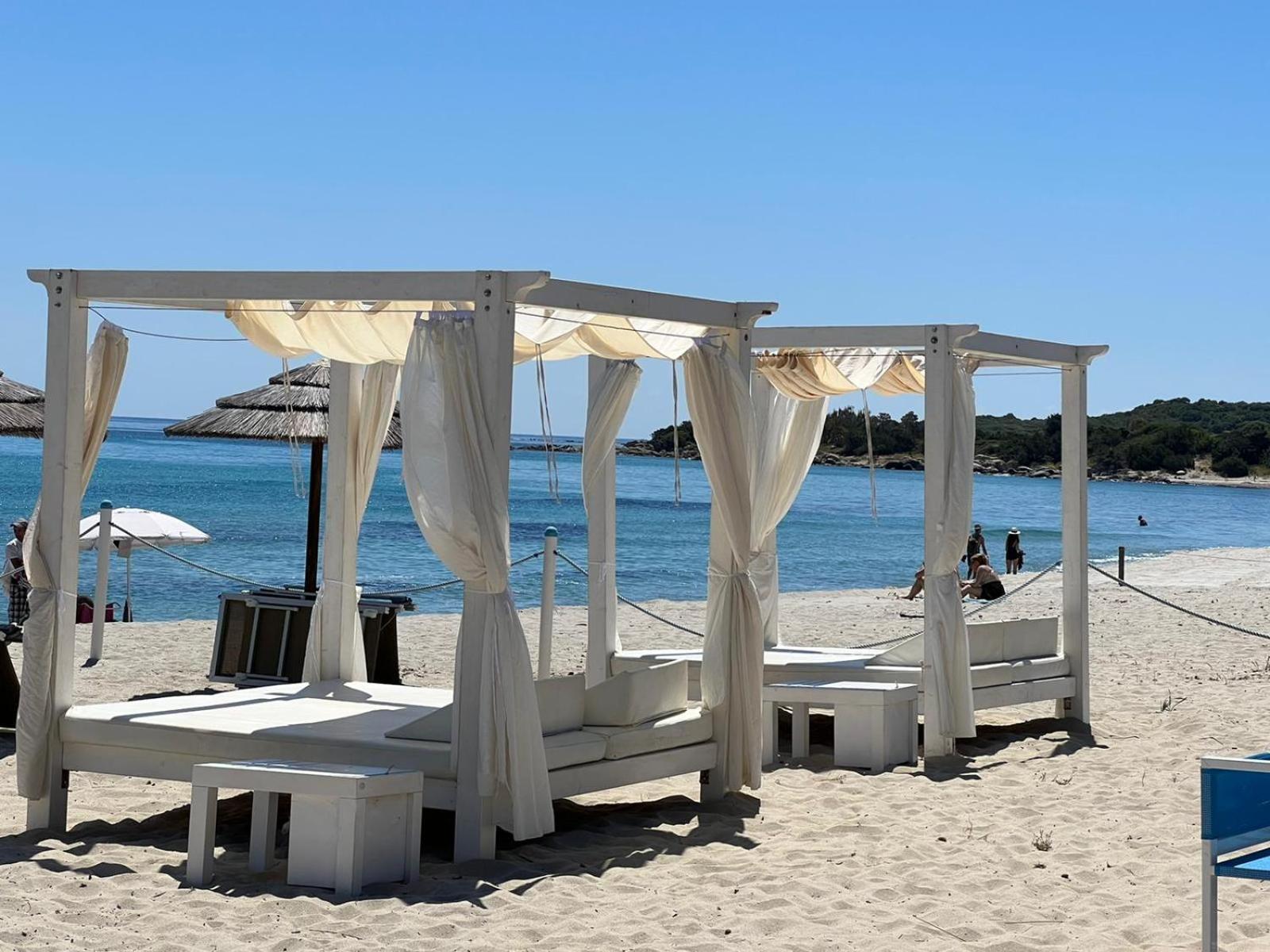 Hotel Baia Cea Bari Sardo Bagian luar foto