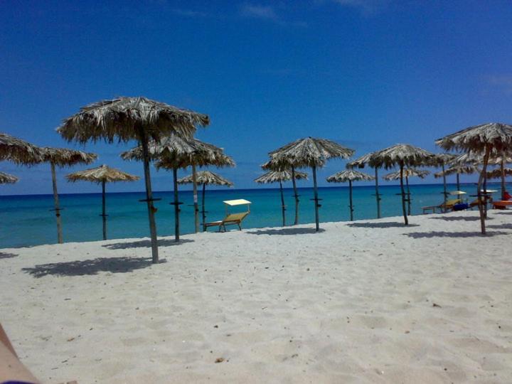 Hotel Baia Cea Bari Sardo Bagian luar foto