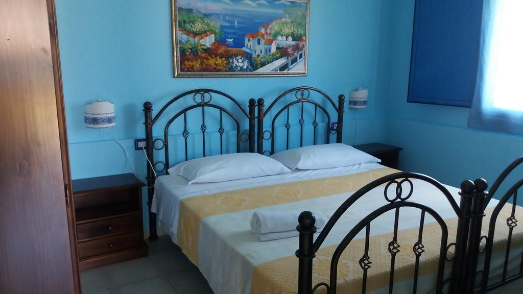 Hotel Baia Cea Bari Sardo Bagian luar foto