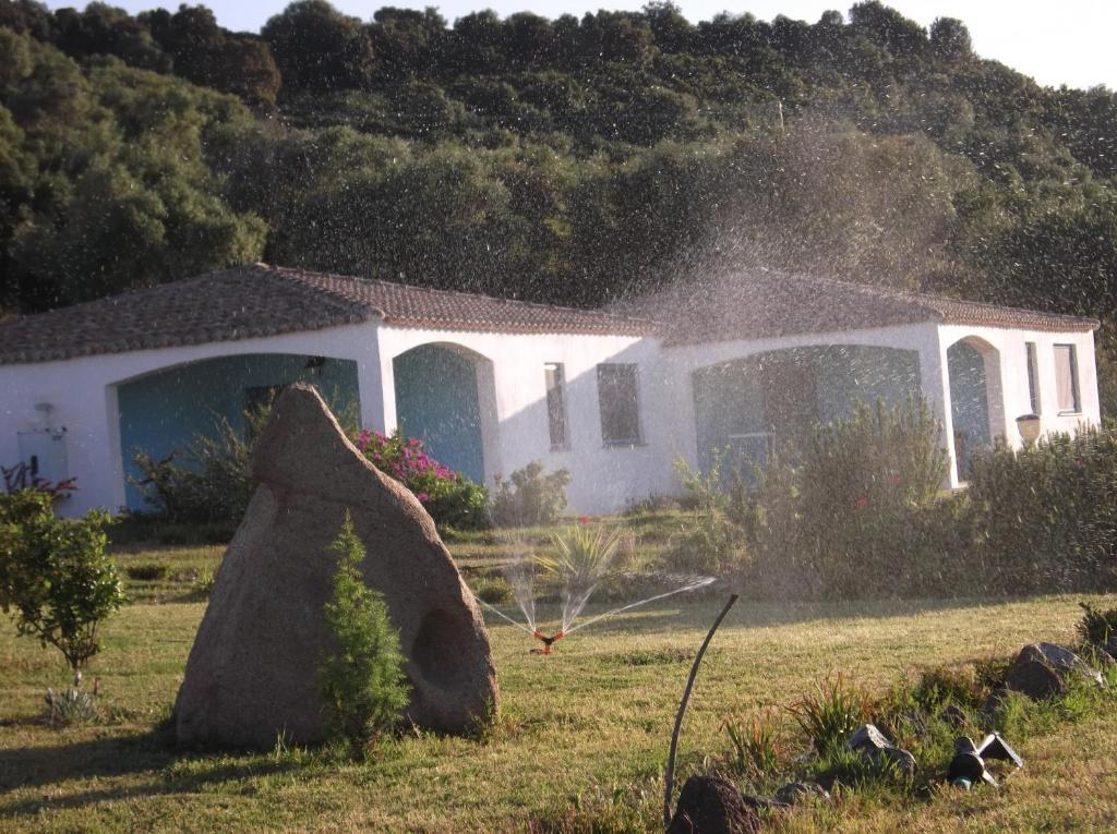Hotel Baia Cea Bari Sardo Bagian luar foto