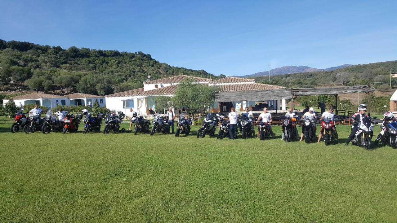 Hotel Baia Cea Bari Sardo Bagian luar foto