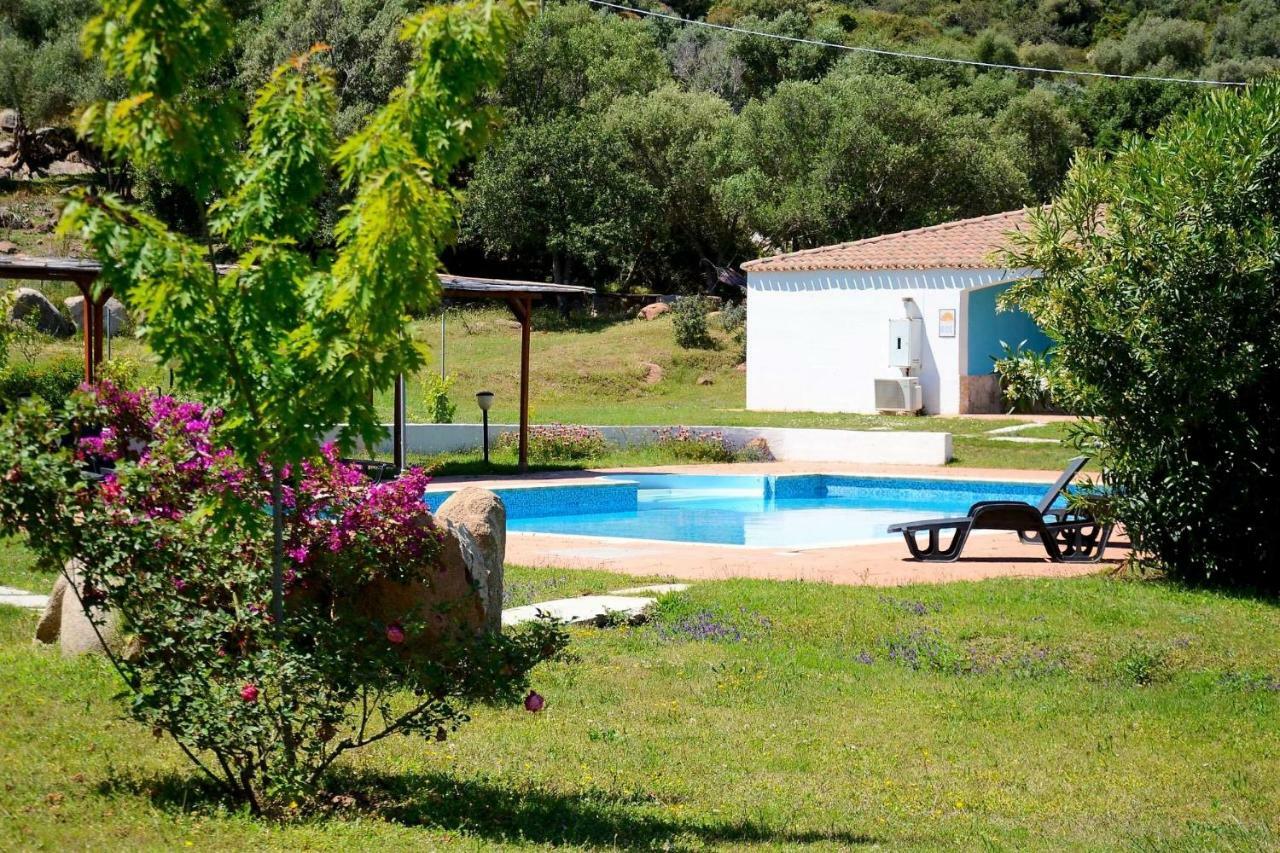 Hotel Baia Cea Bari Sardo Bagian luar foto